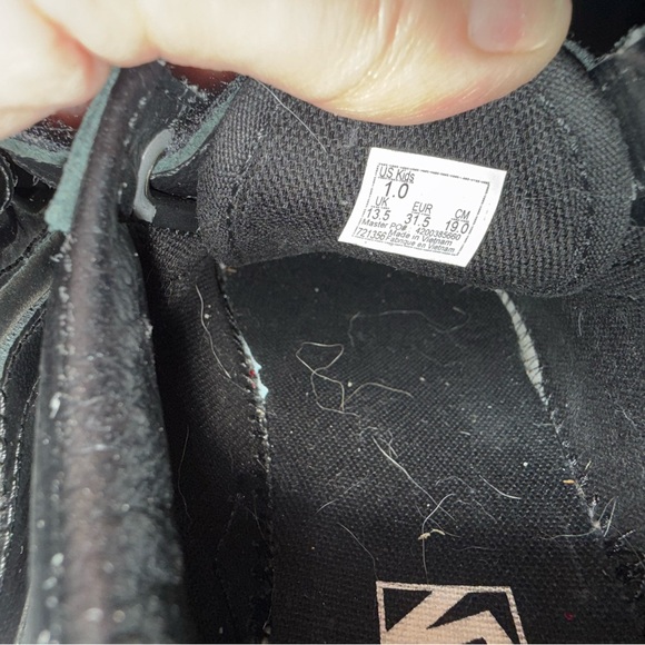 Vans Old Skool Classic hook & loop Black leather Velcro Sneakers. Unisex. Size 1 - Picture 9 of 9
